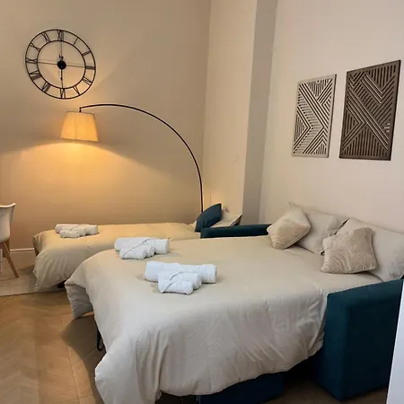 Friends House 4*